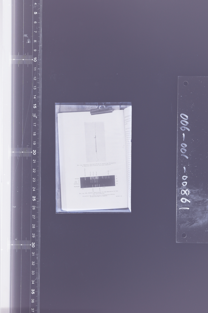 〔旧制山形高等学校関係写真〕ガラス乾板　複写　本　Original Spectraum-Tube In Which the Formation of Helium from Radium was First Observed