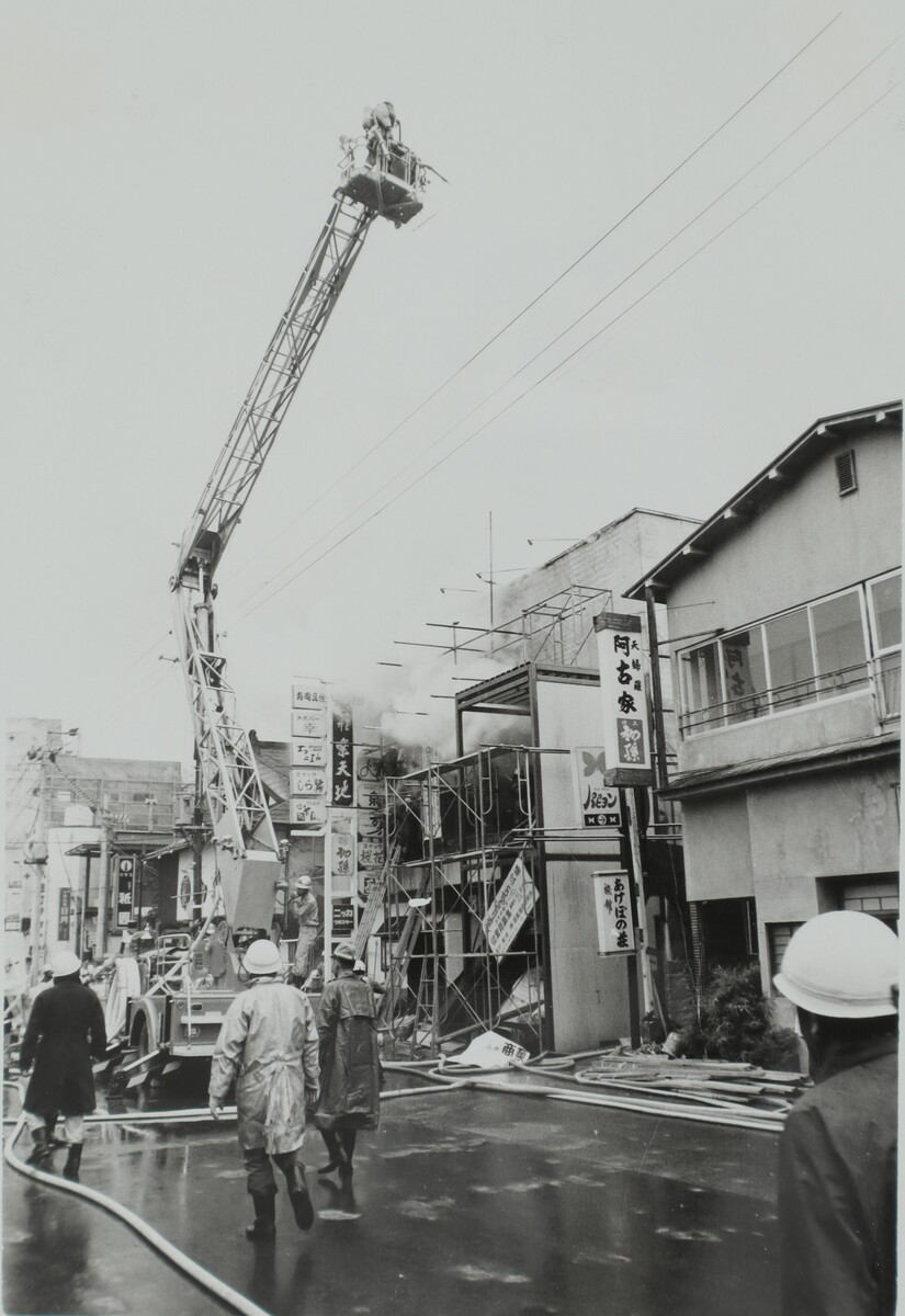 〔写真〕公共施設 消防スノーケル車の活躍