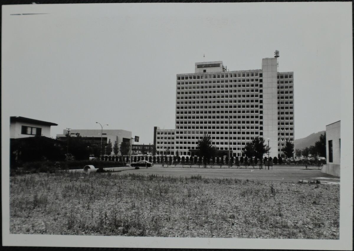 〔写真〕公共施設 山形県庁（松波庁舎）