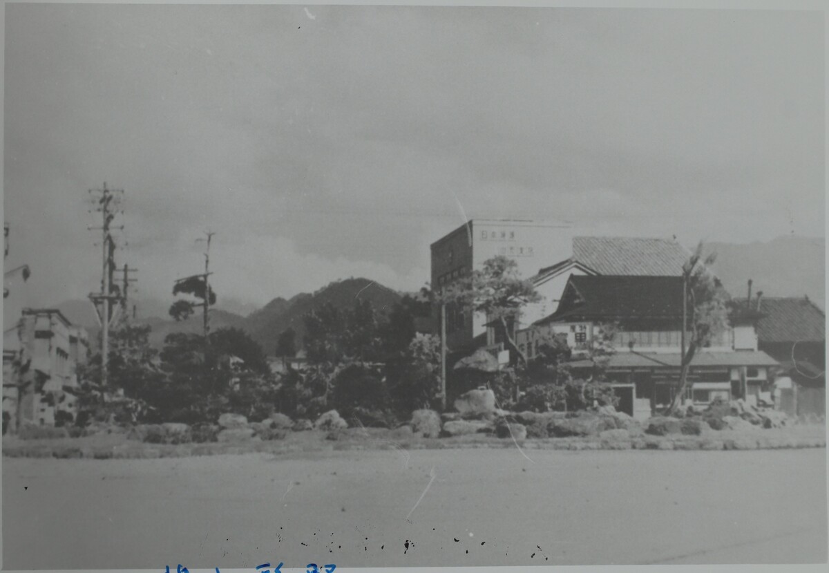 〔写真〕昔の街並み 北山形駅東口