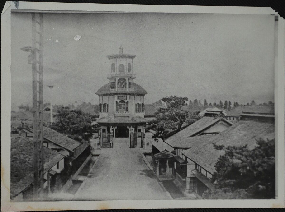 〔写真〕昔の街並み 済生館病院