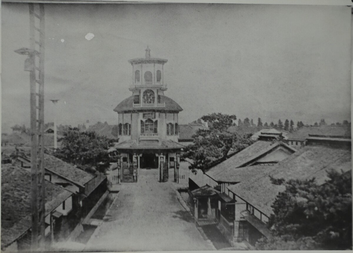 〔写真〕昔の街並み 済生館病院