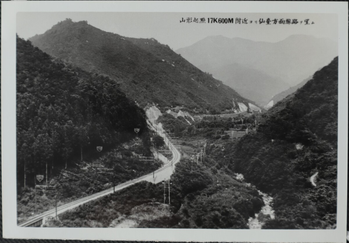 〔写真〕昔の街並み 仙台方面線路を望む